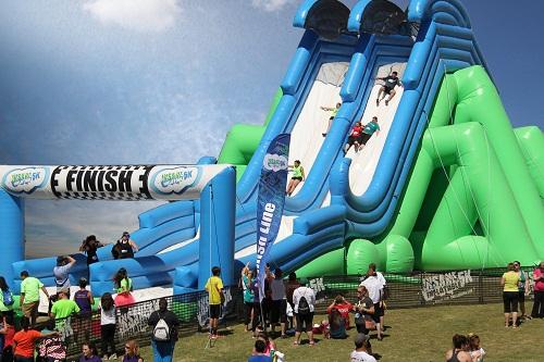 O evento esportivo é voltado para a diversão em família e não tem limite de idade. Circuito brasileiro da corrida repleta de obstáculos infláveis gigantes chega à cidade mineira em outubro / Foto: Divulgação