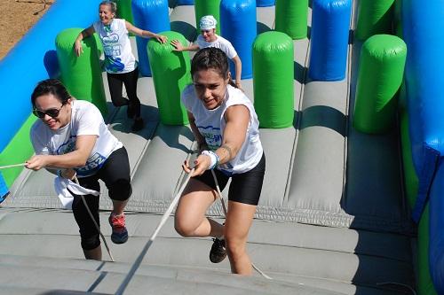 Palco da Fórmula 1, Interlagos recebe a etapa paulistana do circuito criado nos Estados Unidos e que faz sucesso no Brasil ao levar diversão por meio do esporte com obstáculos gigantes em um circuito de 5k / Foto: Cícera Leandra/Divulgação