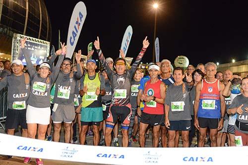 Festa dos participantes na "corrida dos estádios"  / Foto: Davi Lázaro / Divulgação