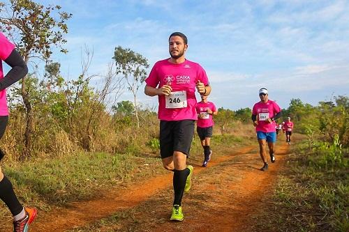 Atletas tiveram de superar um percurso de 10 milhas e foram recepcionados, no final, com a Festa do Espumante. Kenny Souza e Daiane Carnevalli venceram no individual / Foto: Divulgação