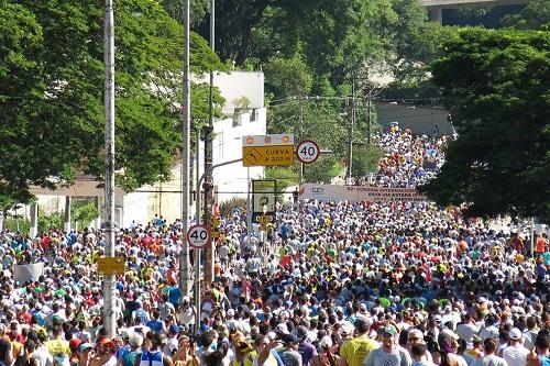 Agora, foco será na entrega de kits, de 27 a 30/12. São SIlvestrinha também encerrou inscrições. Prova oferecerá serviços apenas para número de atletas oficialmente inscritos / Foto: Gazeta Press