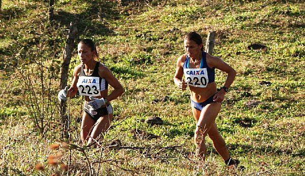 Maria Lúcia Alves Vieira e Luzia Aluizio Mesquita durante disputa do Brasileiro Caixa de Corrida em Montanha  / Foto: Divulgação