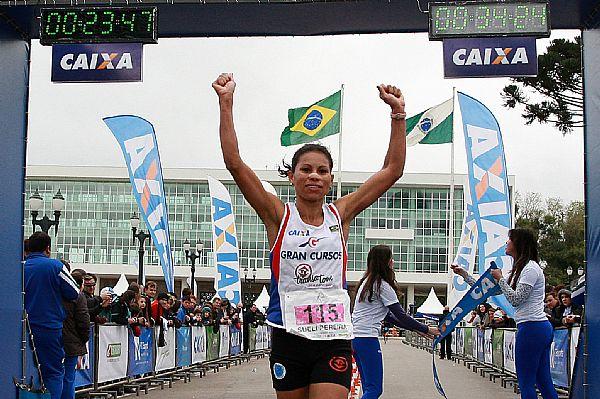 Sueli Pereira da Silva ficou em segundo na etapa de Curitiba do Circuito Caixa  / Foto: Luiz Doro/adorofoto