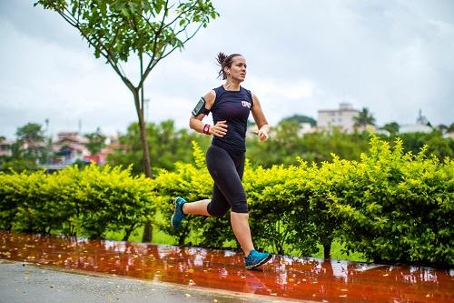 Tecnologia avalia condições físicas iniciais do usuário e faz programas específicos de treino. Atletas amadores usam a ferramenta como substituto aos grupos de corrida / Foto: Divulgação