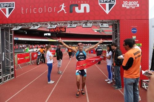 Adriano Bastos vence a porva dos 8 km / Foto: Divulgação