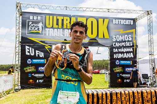 Silvanio exibe medalha em 2017   / Foto: Wladimir Togumi / Brasil Ride