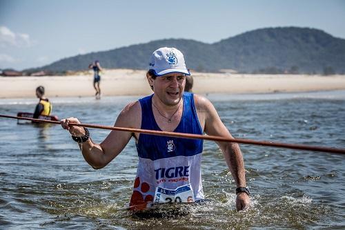 Evento contará com quase 800 atletas que buscam superar o percurso de 90km composto por trechos de trilha, praia e asfalto / Foto: Gabriel Heusi/Heusi Action