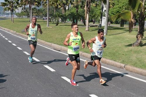 Em ação inédita, artistas se apresentarão ao longo dos 42km da prova no dia 29 de maio. 29 mil corredores participarão do corrida, que também terá show de encerramento no Aterro / Foto: Divulgação