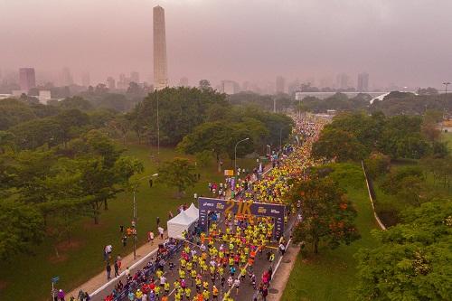 Com percurso novo e mais rápido, ASICS Golden Run levou milhares de corredores às ruas na manhã deste domingo e reafirmou sua estrutura de prova internacional / Foto: Divulgação/ASICS