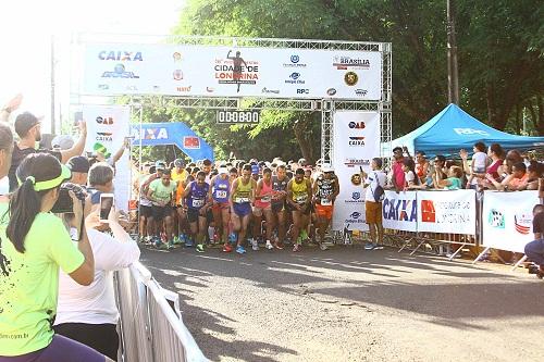 Mais de mil corredores participaram da prova em todas as suas categorias. Na principal, a 10KM, moradores da cidade venceram tanto no masculino como no feminino / Foto: Rubem Vital