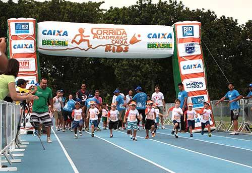 Centenas de crianças, entre 3 e 14 anos, se divertiram na Corrida das Academias Kids Caixa /  Foto: Claudio Toros