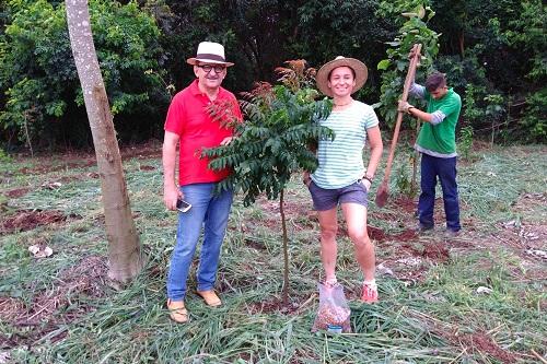 Com a chegada do final do ano, o projeto Podium Verde Visafértil encerra a contagem das mudas e inicia o plantio / Foto: Arquivo pessoal