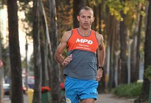 O treino do Vagner consiste em corrida em terrenos acidentados e trabalhos técnicos na resistência de força e de velocidade / Foto: Divulgação