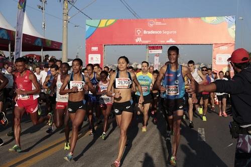 Paul Kipkemoi vence no masculino, seguido de perto por Ederson Pereira. No feminino, Failuna Matanga fica em primeiro / Foto: Ricardo Moreno e Adam Tavares