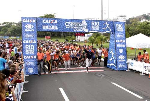  Iniciantes, idosos, corredores profissionais, assessorias de corrida, pessoas fantasiadas de super-heróis e muitos outros entusiastas do esporte abrilhantaram o Aterro do Flamengo /  Foto: Cláudio Torós 