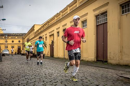 Com 90 km de percurso, tradicional prova de revezamento está marcada para o primeiro final de semana de setembro, em São Francisco do Sul; Terceiro e último lote de inscrições encerra no próximo dia 10 de agosto / Foto: Gabriel Heusi/Heusi Action