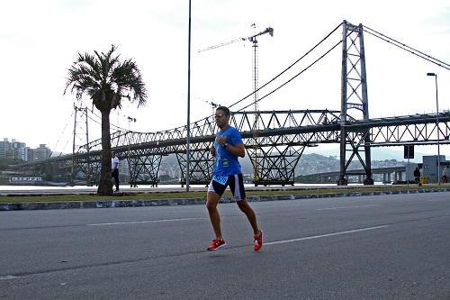 Primeira edição da prova será realizada em 27 de agosto, com largada na Avenida Beira-Mar Norte. Mais de 80% dos atletas confirmados são de fora da capital catarinense. Murilo Búrigo (foto) é um dos inscritos no evento / Foto: Arquivo Pessoal