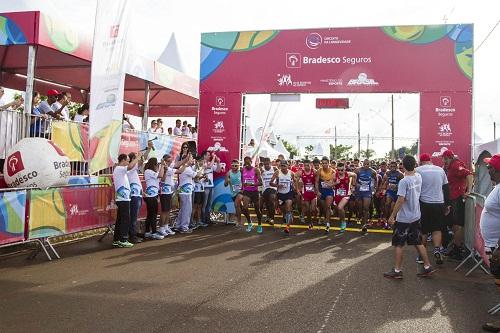 Atleta  da equipe Bradesco Seguros vence com  folga no pelotão de elite. No feminino, colombiana Muriel Coneo Paredes volta a vencer / Foto: Vinícius Branca e Thomás Teixeira