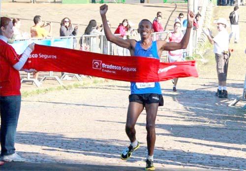 Carlos Antonio dos Santos chegou em primeiro lugar na Etapa Campinas do Circuito de Corrida e Caminhada da Longevidade Bradesco Seguros / Foto:  Divulgação