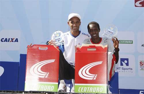 Os campeões de 2012 Gilmar e Maurine / Foto: Luiz Doro/ adorofoto