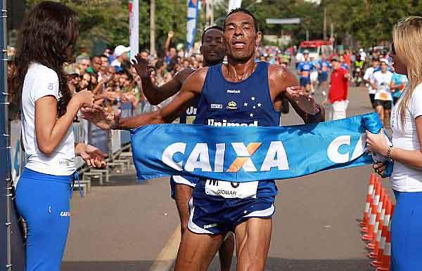 Giomar Pereira da Silva segue na segunda colocação do ranking Caixa CBAt 2010 / Foto: Luiz doro / adorofoto