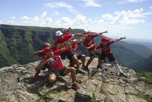 Atletas da Floripa Runners viajaram até Cambará do Sul, no Rio Grande do Sul, para fazer um treino diferente no alto do Canyon Fortaleza / Foto: Divulgação