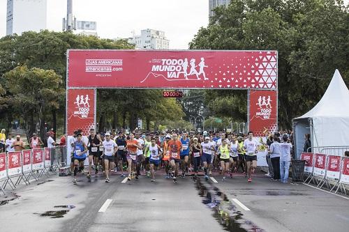 Evento reuniu milhares de pessoas para a corrida / Foto: Dizz Media​