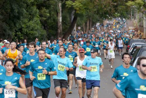 O clima agradável no fim de tarde colaborou com o mais de 900 corredores que participaram da primeira etapa do Circuito de Corridas Tecno Sport / Foto: Gabriel Teixeira