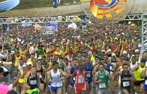  A prova de 10 km teve largada a partir das 08:45 (horário de Brasília), com o percurso bem molhado por causa da forte chuva que caiu no amanhecer / Foto: Reprodução Tv Centro América 