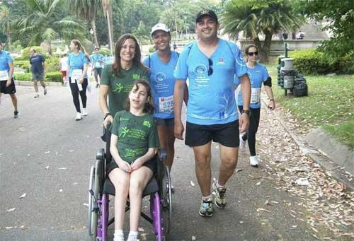 Cláudia e Beatriz com amigos / Foto: Arquivo pessoal