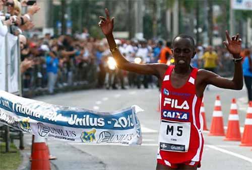 Edwin Kipsang vence a 28ª edição dos 10 Km Tribuna FM Unilus / Foto: Davi Ribeiro/Tribuna