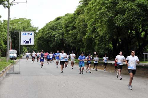 Domingo é dia de corrida de rua em São Paulo. O Circuito Ecorrida 30k de Revezamento fará sua terceira etapa da temporada 2011 / Foto: Sérgio Shibuya/MBraga Comunicação