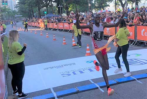 Nicolas Kiptoo Kosgei cruzou a linha de chegada em 28 minutos e 41 segundos, com 11 segundos / Foto: Fábio Moradei