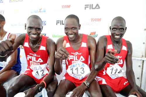 Quenianos Barnabas Kiplagat Kosgei, Mark Korir e Mathew Kiptoo Cheboi / Foto: Sérgio Shibuya / ZDL 