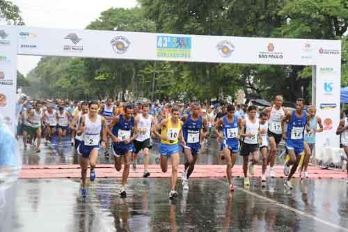 Largada da Elite Masculina em 2009 da 15K Sargento Gonzaguinha  / Foto: Sérgio Shibuya / ZDL