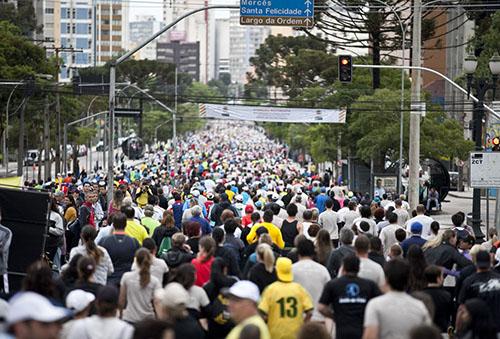 Prova, que distribui R$60.000,00, atrai alguns dos principais nomes do atletismo brasileiro para as ruas da capital paranaense / Foto: Divulgação/Latin Sports