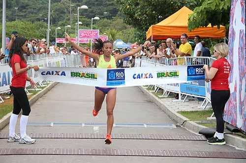 A argentina Marcela Gomez  venceu a 6ª edição Corrida da Mulher Caixa / Foto: Claudio Toros - Divulgação