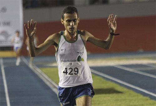 O brasiliense Marilson Gomes dos Santos está pronto para disputar os 10.000 m no Troféu Brasil Caixa de Atletismo 2011 / Foto: Fernanda Paradizo / ZDL 