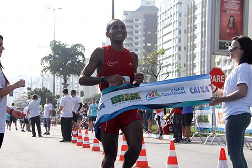 Prova terá os campeões da Maratona Caixa de Santa Catarina, Maria de Fatima Souza e Fábio Santos (foto), além da bicampeã e ex-recordista da prova Dione Chillemi/ Foto: Fabio Falconi/Latin Sports