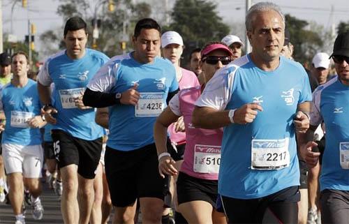 O Circuito Mizuno 10 Miles Series realizou mais uma etapa nesse fim de semana. Dessa vez, 1,5 mil corredores preencheram as ruas de Porto Alegre, nos três tipos de distâncias propostas: 2,5, 5 e 10 milhas / Foto: Divulgação 