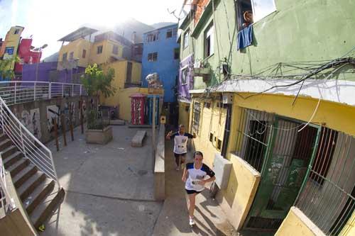 A nova realidade da Rocinha pacificada tem no esporte um de seus principais pilares / Foto: FOTOCOM.NET 