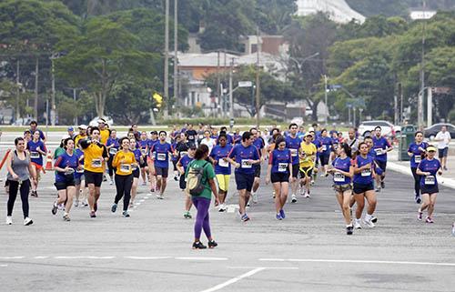 Projeto Arrastão e preparador físico Marcos Paulo Reis lançam mais uma edição da corrida que une esporte e solidariedade / Foto: Divulgação