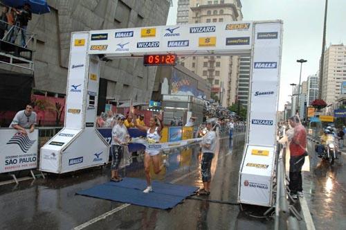 Lucélia chega em primeiro / Foto: Sérgio Shibuya / ZDL