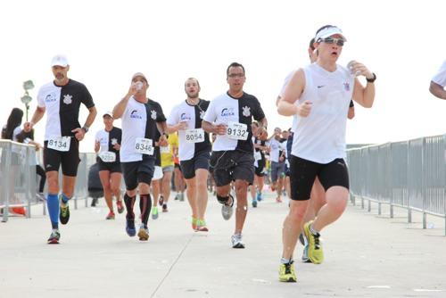 Atletas correm com camiseta do Corinthians / Foto: Equipe J. Mantovani