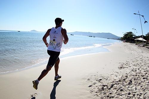  A Ilha de Santa Catarina voltará a ser percorrida por 3,7 mil atletas de todo o país no próximo dia 12 de abril / Foto: Christian S. Mendes