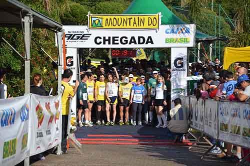  Mais de 600 atletas invadiram a bela praia do Costão do Santinho em Florianópolis, no sábado, dia 29 de Junho, para participar do Mountain Do / Foto: Divulgação