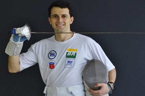 Brasileiro especialista no sabre chegou até o quadro de 16 da competição / Foto: Osvaldo F. / Contrapé