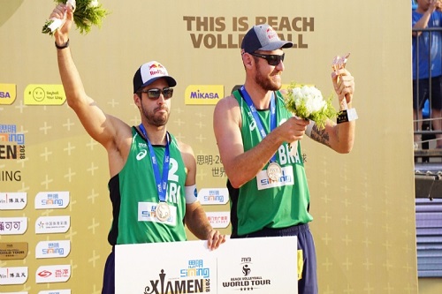 É a quarta medalha do país na atual temporada do Circuito Mundial / Foto: Divulgação/ FIVB