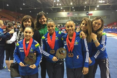 A Seleção Brasileira de ginástica artística que competiu no Houston National Invitational: resultado positivo e nove pódios para o Brasil / Foto: CBG Divulgação