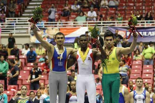 Sérgio Sasaki garantiu o ouro no cavalo e o bronze nas paralelas  / Foto: Divulgação